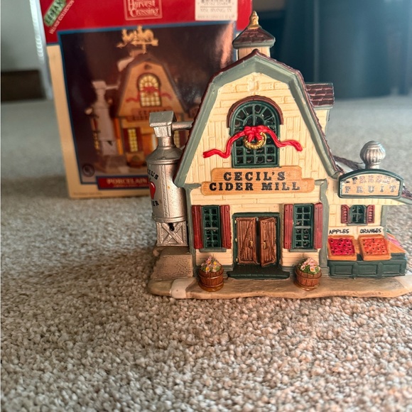 Festive Holiday Cider Mill Decoration - Picture 3 of 5